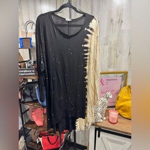 Umgee Black and Tan Artistic Long Sleeve Top